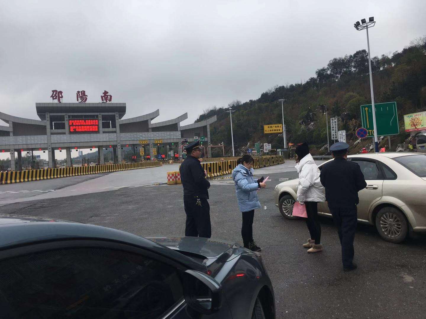 邵阳市交通执法支队开展拒乘“黑车”宣传活动