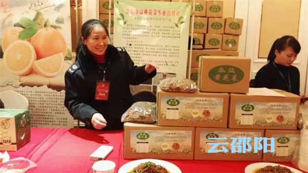 李喜圆：群众贴心人，扶贫路上“领路人”
