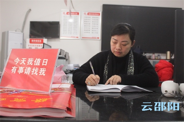 邵阳西外街社区有个为群众排忧解难的好书记