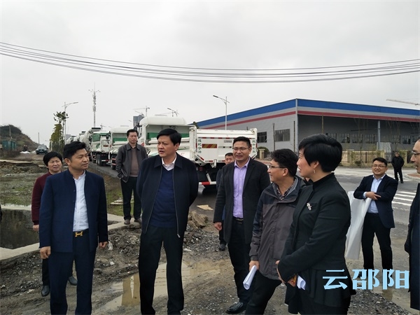 李万千到亚洲富士电梯现场办公