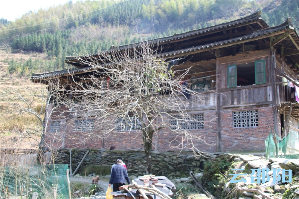 城步长安营镇横坡村的三胞胎姐妹：努力学习，走出大山