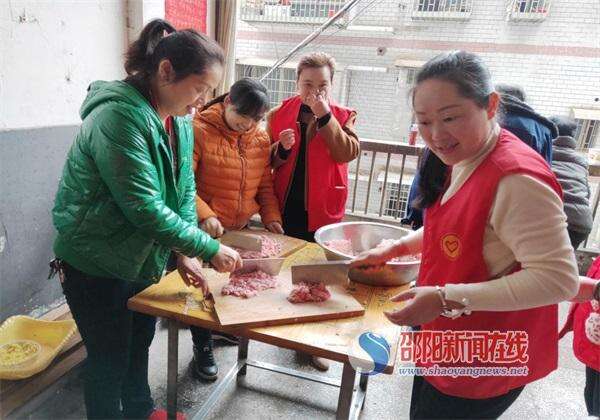 双清区东风路街道宝东社区开展“邻里互助、干群联欢”志愿服务活动