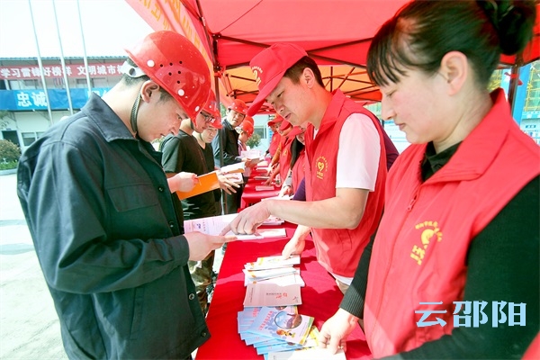邵阳市住建（人防）系统多样志愿活动传承雷锋精神