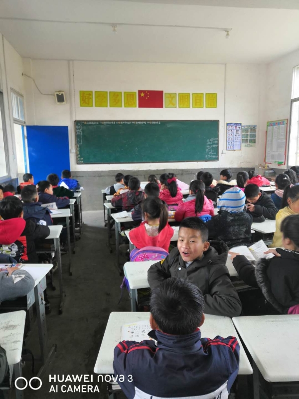 隆回县朝阳小学举办安全文明出行播报活动
