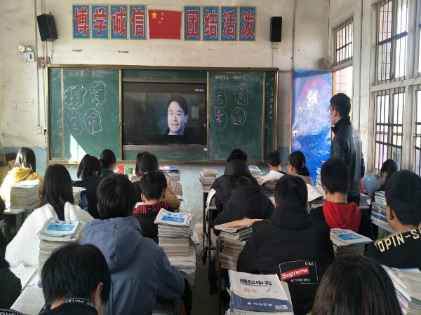 隆回县曾家坳中学开展“珍爱生命，远离毒品”主题教育活动