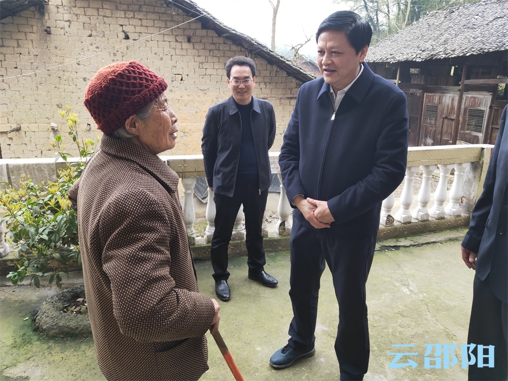 李万千到隆回调研脱贫攻坚工作：带着责任和感情切实解决贫困群众生产生活问题