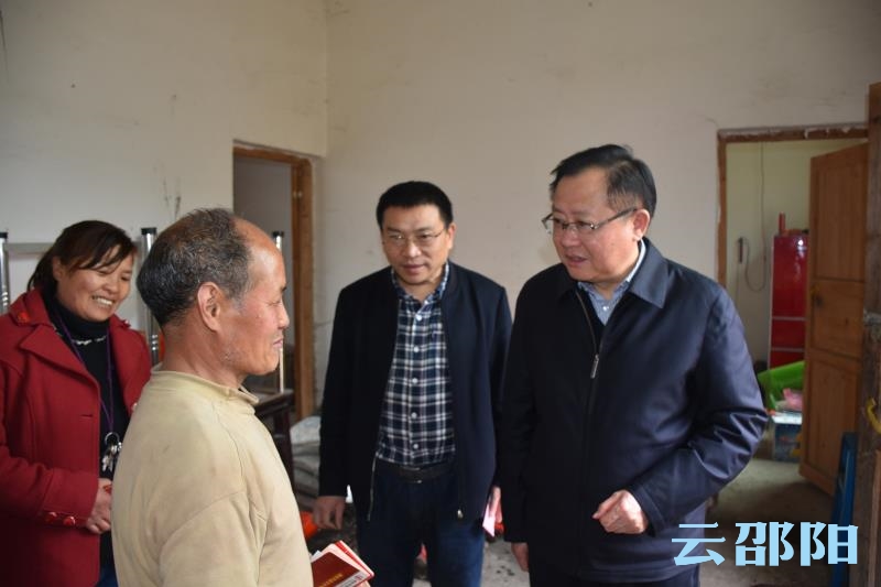 龚文密到隆回县调研脱贫攻坚和安全生产工作