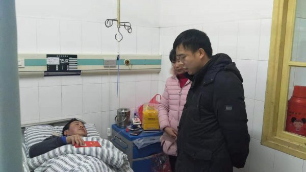 城步联通：慰问患病贫困户 点滴关怀暖人心