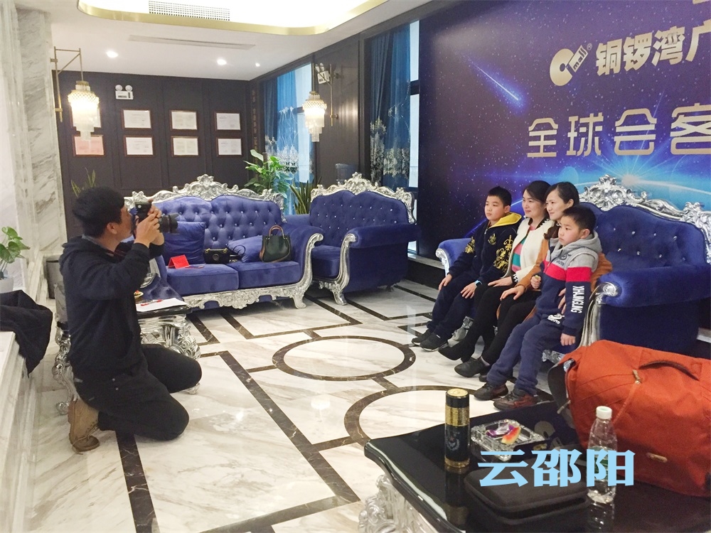 见证美好 香港铜锣湾广场为邵阳市民定格幸福