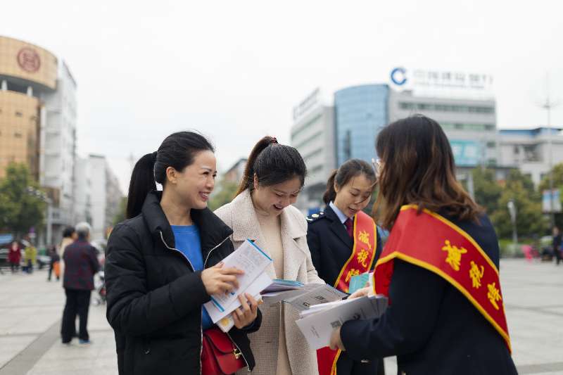 邵东税收宣传月启动 减税降费政策宣传走近百姓