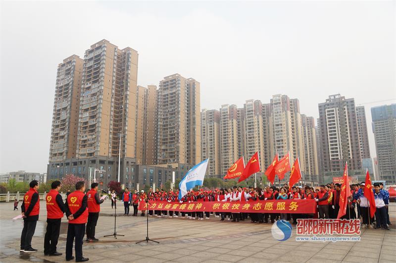 武冈市人民医院爱心义诊走进武冈市新时代文明实践广场