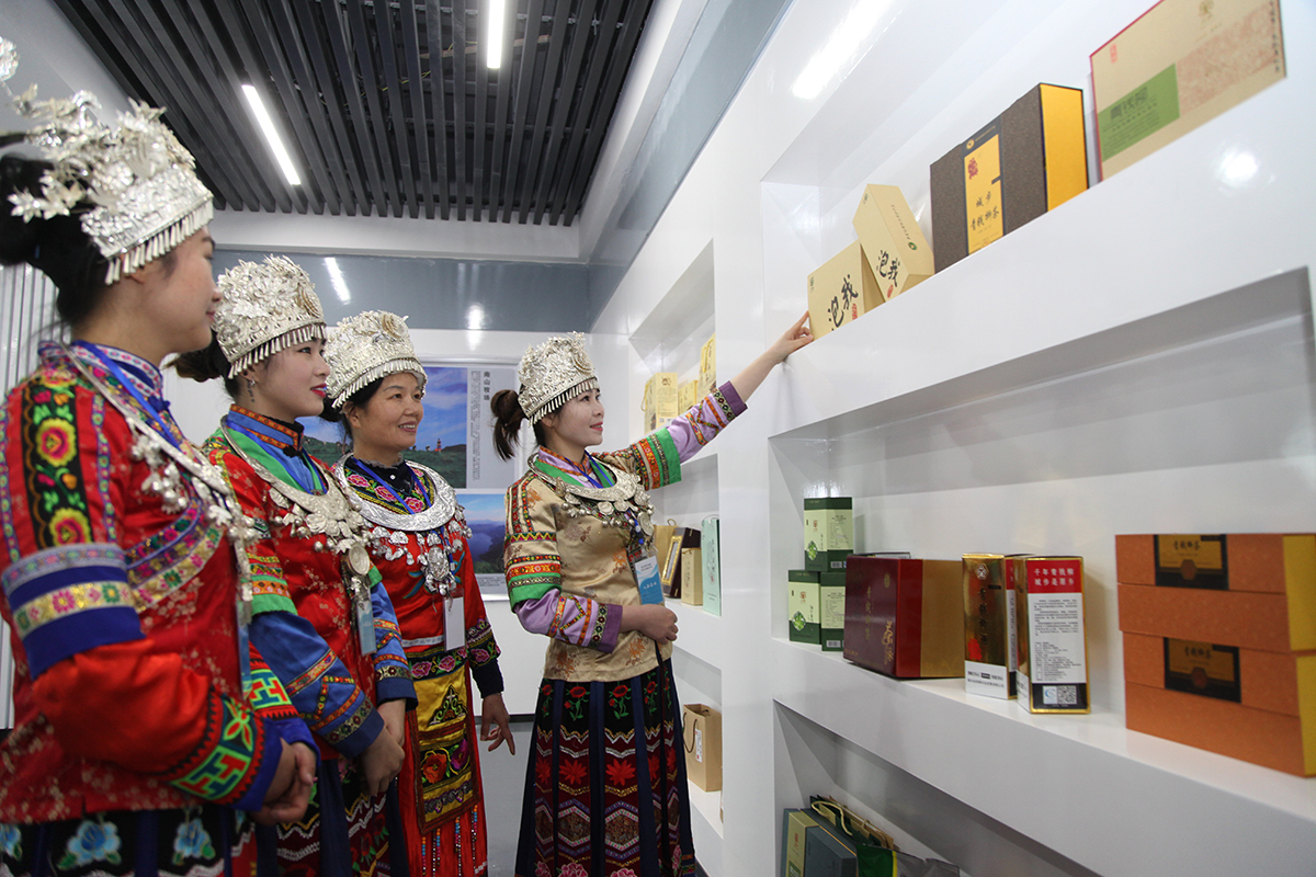 奋力脱贫摘帽丨城步3827名党员干部与贫困户结帮扶对子