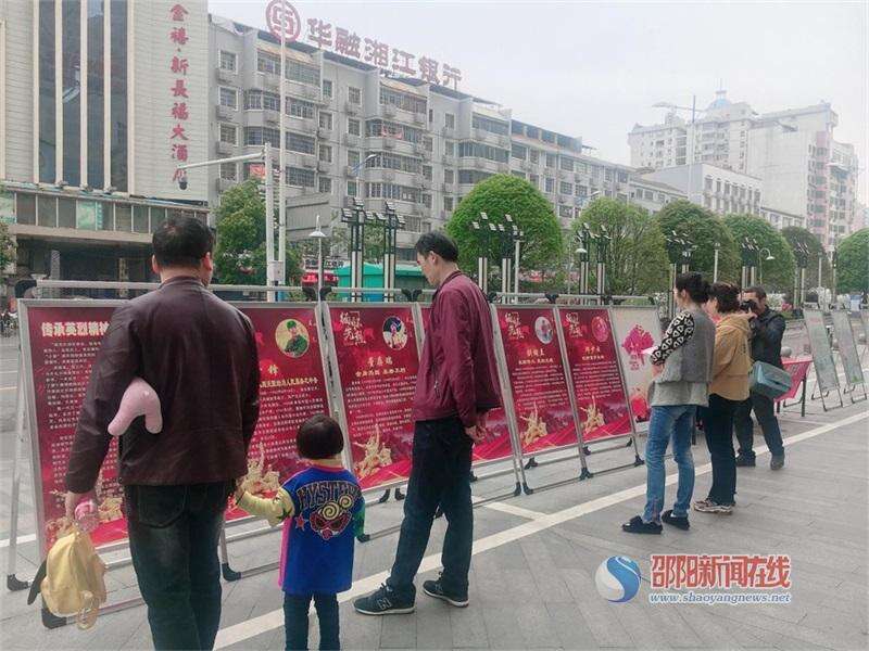 双清区东风路街道开展“纪念故人 缅怀先烈”文明祭扫宣传教育活动