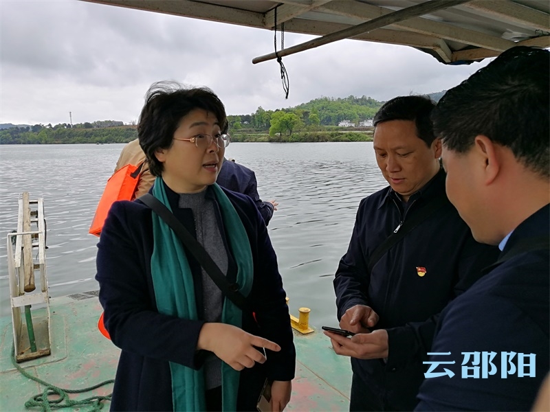 周迎春到新宁县开展巡河和安全生产检查工作：强化责任意识  狠抓工作落实