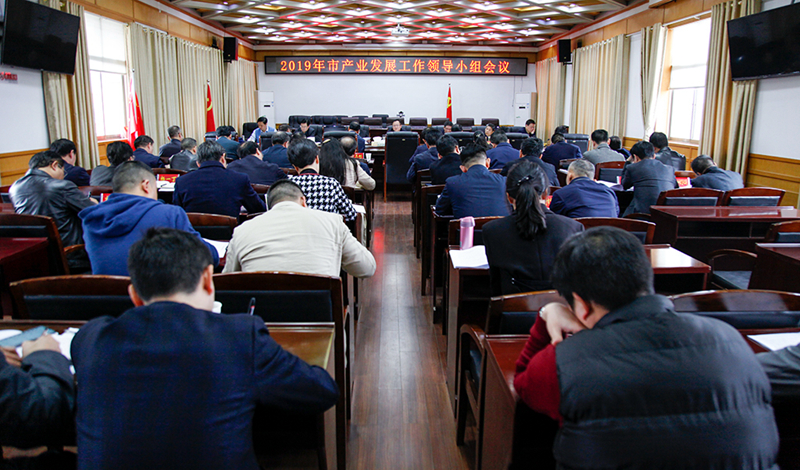 龚文密：始终抓住产业发展不动摇不松劲不懈怠