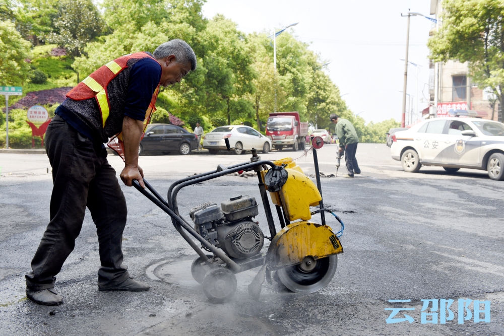 提醒：邵阳市区这些路段在进行道路维修  市民需慢行或绕行