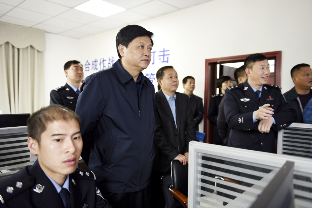 李万千到新邵县督导扫黑除恶工作：聚焦重点领域 依法从严从重打击黑恶势力