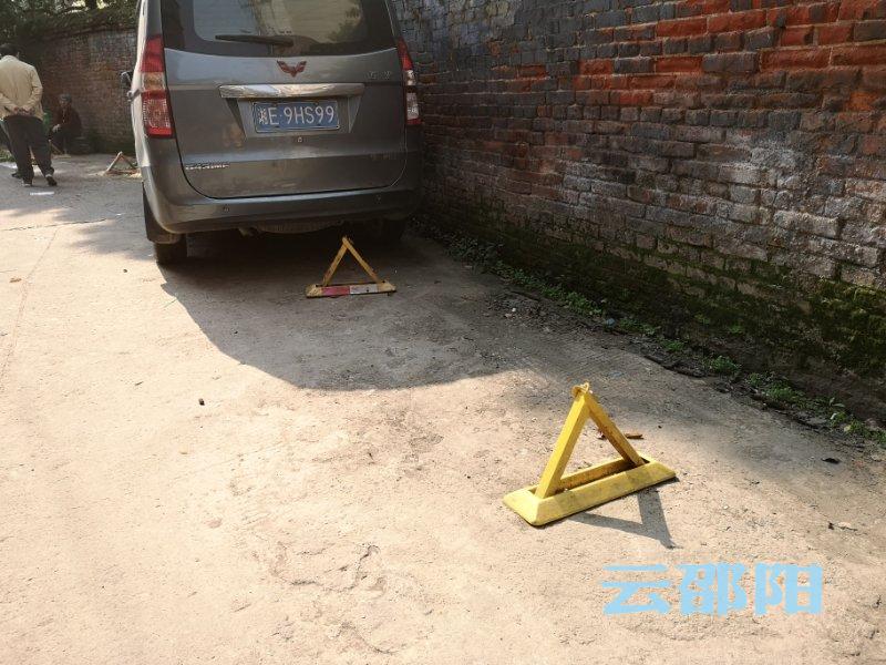 拆！西湖社区居民私自安装地锁，城西街道回应
