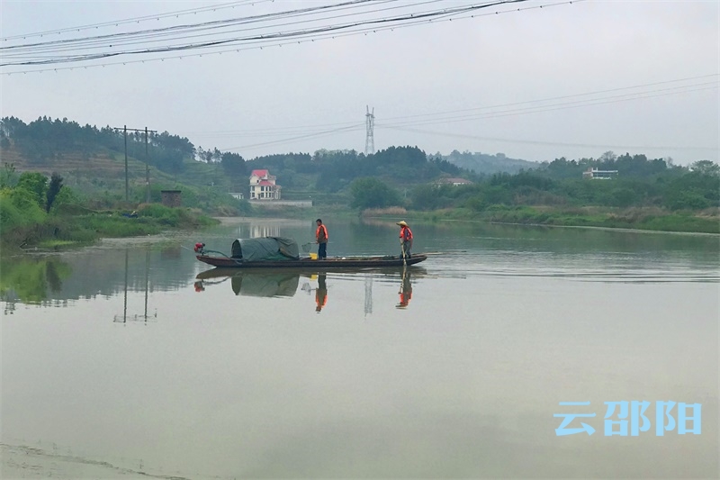 河道保洁员：守护一湾碧水