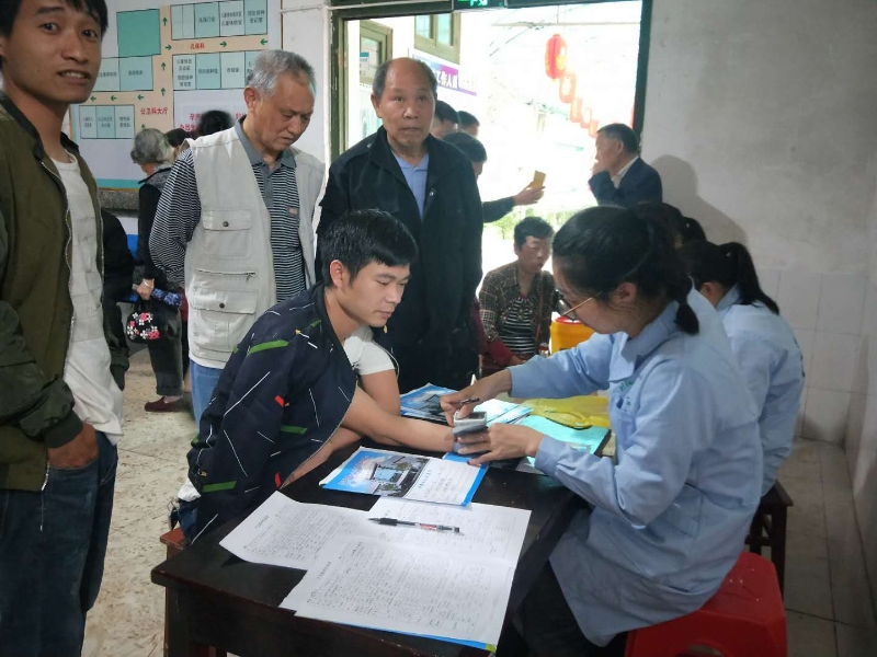 新宁县第二人民医院为“第一书记”免费体检暖心人
