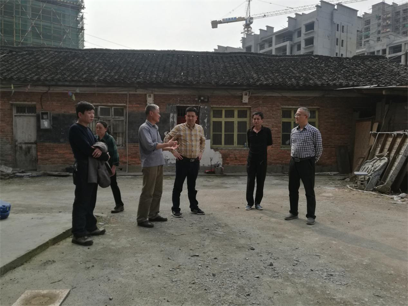 副县长王世刚实地调研绥宁县凉席厂改制和老年康复医院建设