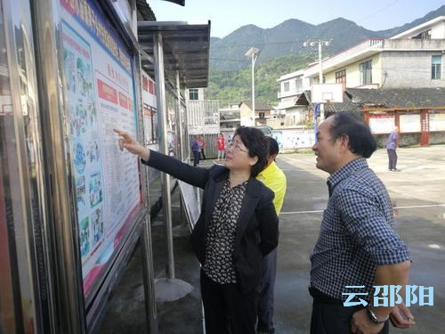周迎春调研新宁县脱贫攻坚和扫黑除恶专项斗争工作：坚持问题导向 打赢“两大战役”