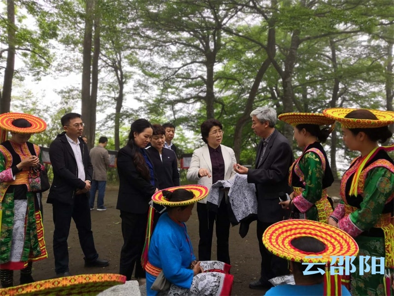 周迎春调研虎形山花瑶景区旅游开发工作