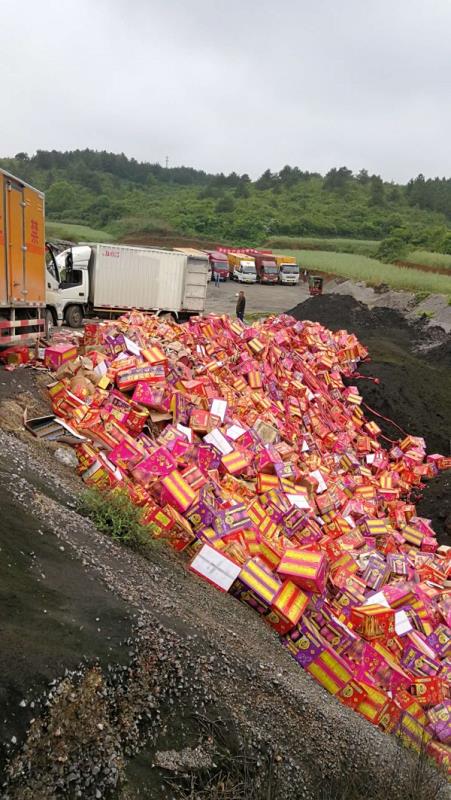 邵阳县集中销毁烟花爆竹“打非治违”战利品7000余件