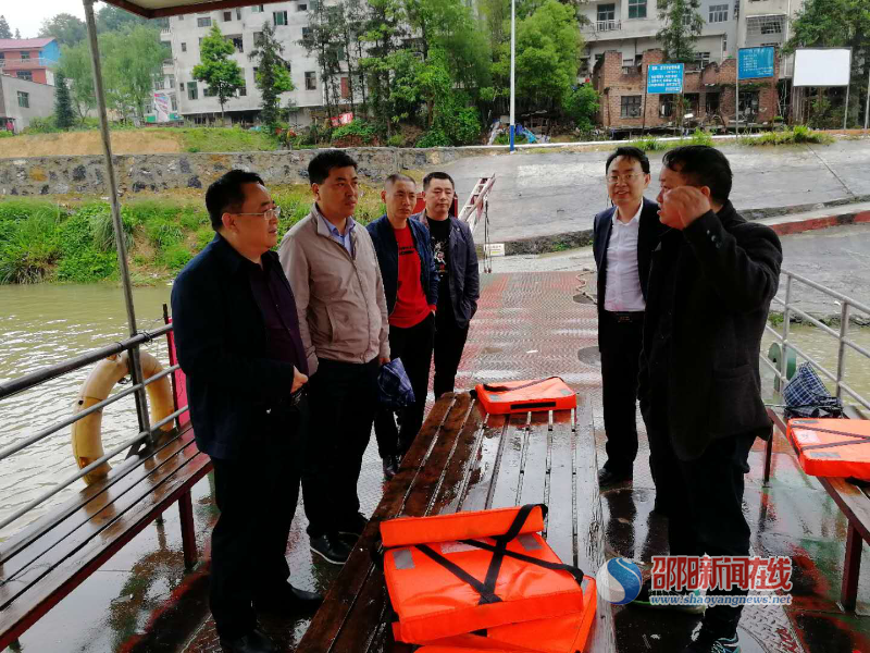 新邵县副县长刘山鸣督查水路交通防汛工作