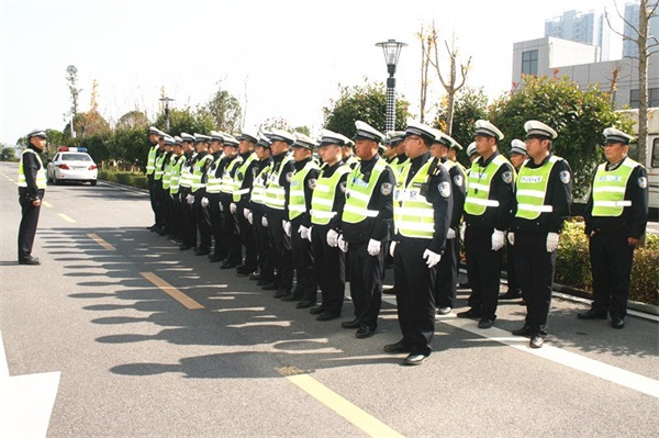 新邵交警重拳出击整治酒驾：一男子无证醉驾被刑拘