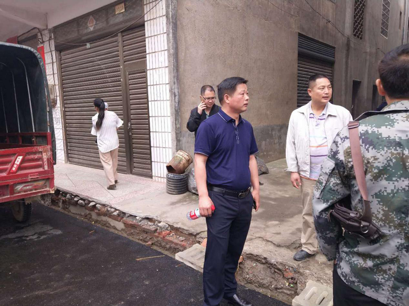 新邵县新田铺镇“兵分十四路”，强力整治城区环境