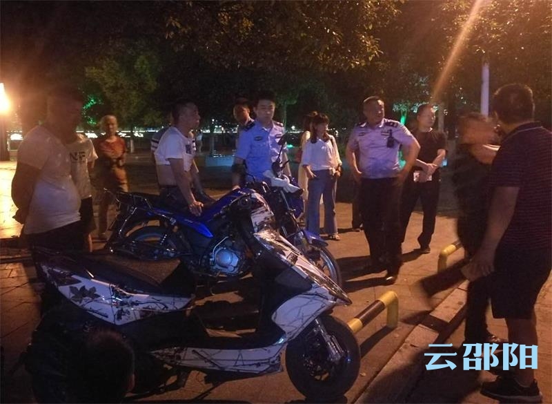 护航高考 新邵县交警查扣“鬼火”摩托11台