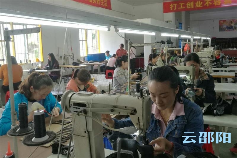 城步：114名劳力扶贫车间里脱掉贫困帽