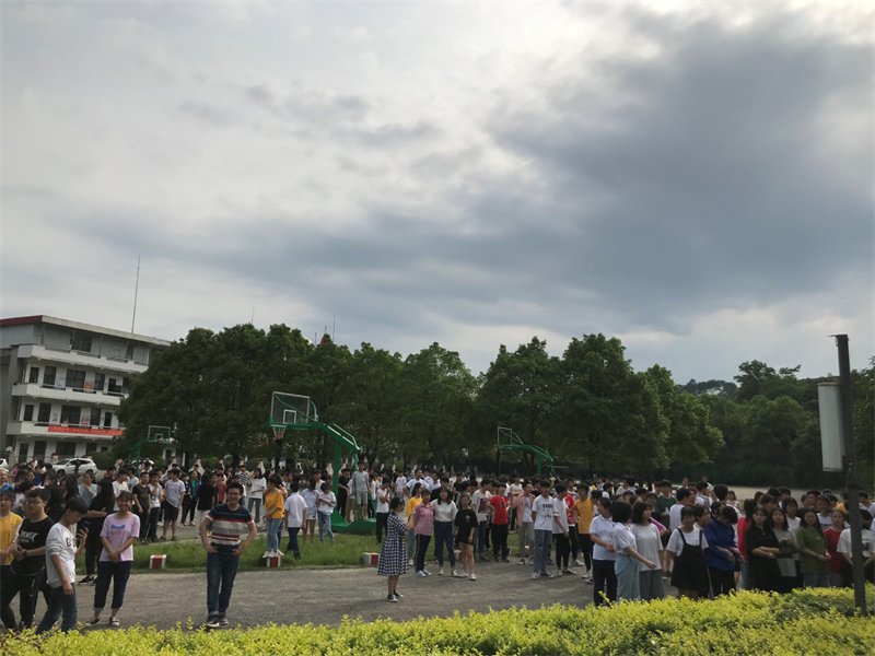 邵东县团山镇党委政府为邵东七中高考车队保驾护航