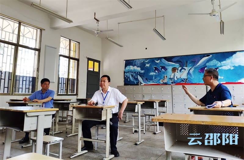 李华和率队检查邵阳市直各考点组考准备工作情况