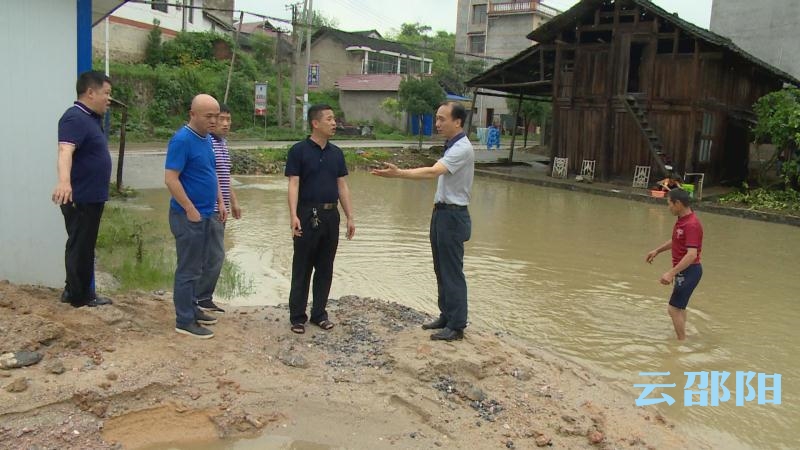 杨博理指挥调度西岩镇防汛救灾