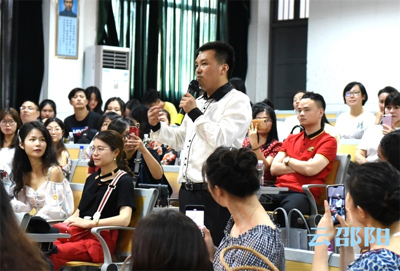 邵阳200余名一线中小学音乐老师市区集中“加餐”