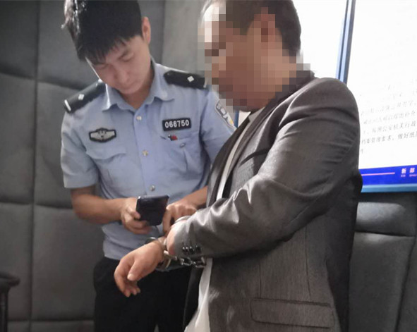新邵交警智擒一名毒驾人员