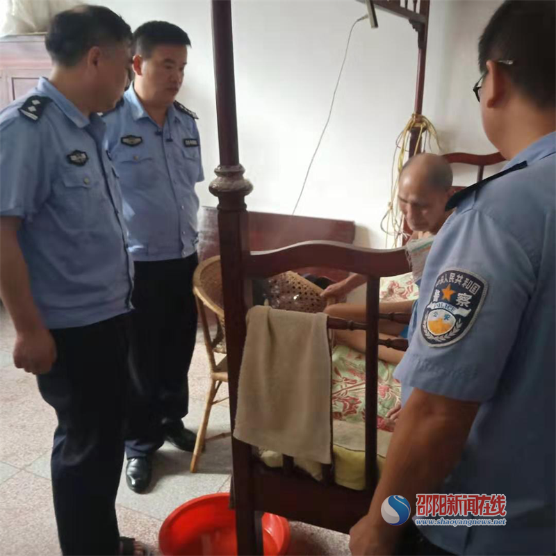 新宁县公安局交通警察大队“七一”慰问走访困难党员