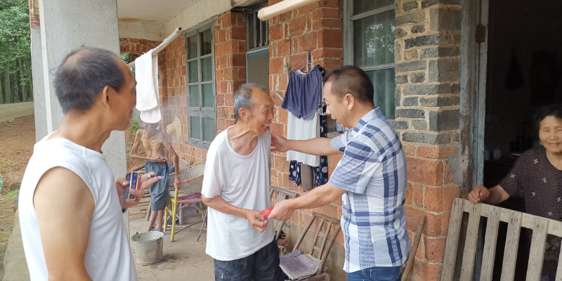 邵东县走访慰问困难党员，不忘初心传关怀