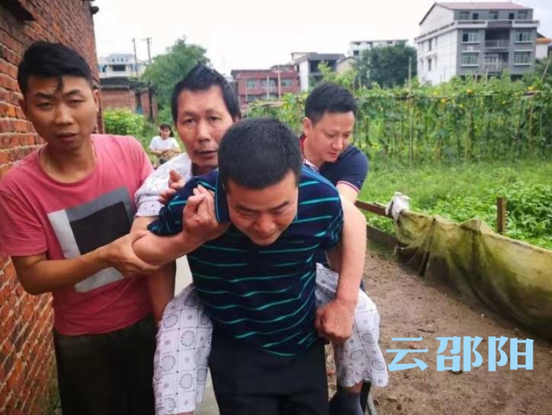北塔区1000余名机关干部赶赴“亲戚家”帮助抗洪救灾