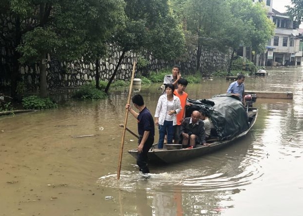 转移受灾群众