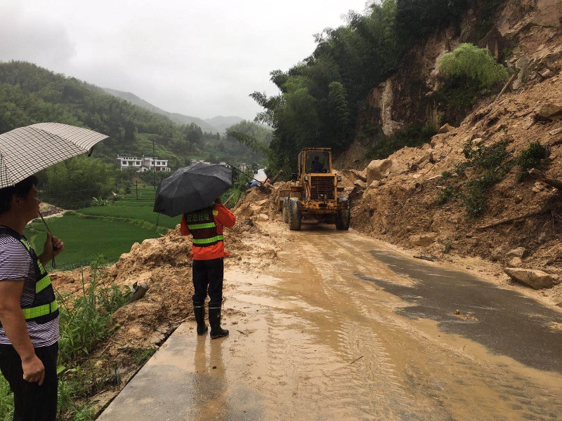 新宁县公路管理局全力抢通江黄线