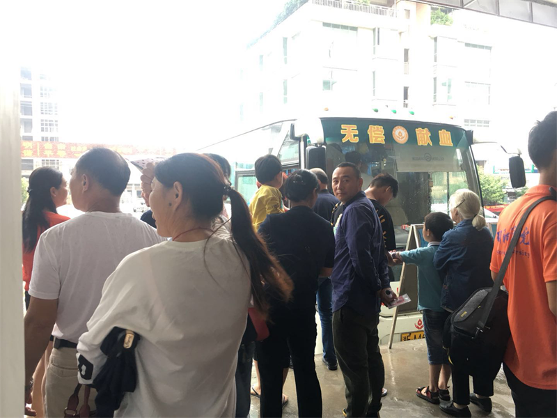 暴雨浇不熄献血热情——邵东县杨桥镇组织义务献血公益活动