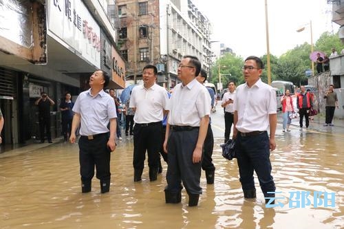 龚文密在检查防汛工作时强调：狠抓落实  确保不死一人不垮一库一坝