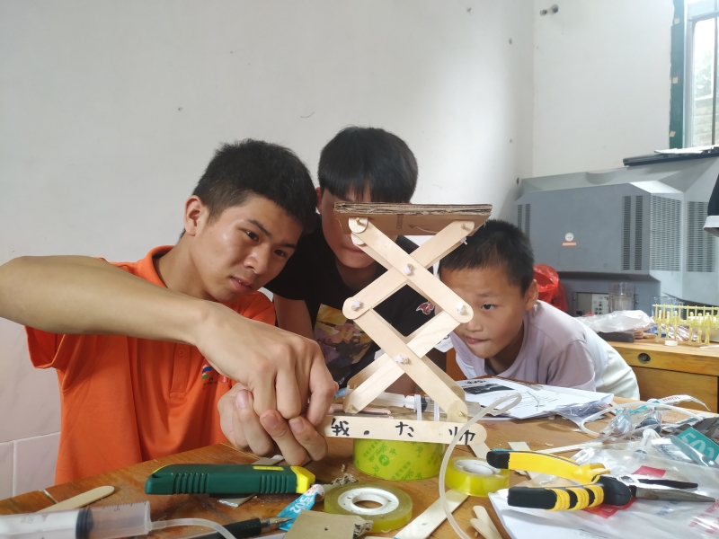 邵阳学院机械与能源工程学院“三下乡”开展科技制作展览活动