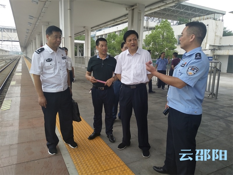 李万千调度邵阳火车站周边环境整治工作