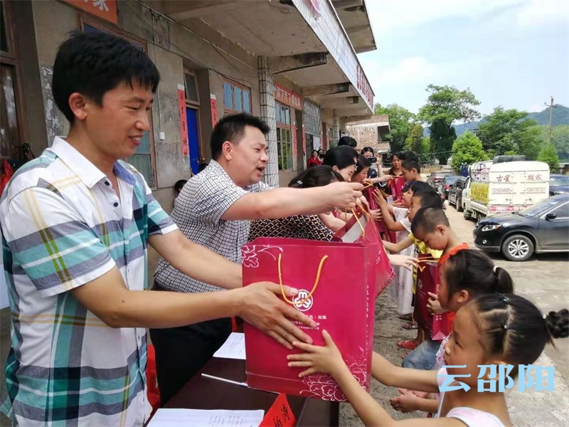 邵阳市妇联：汇聚巾帼力量 助力精准扶贫