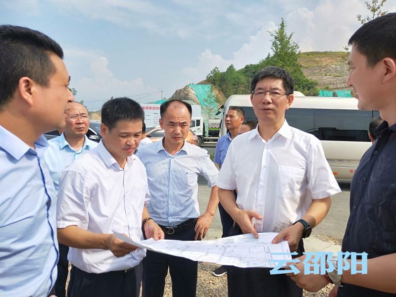 刘事青到邵阳经开区现场调度重点产业项目建设：把最优质的资源服务于产业建设