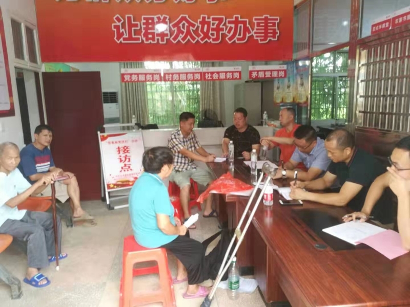 邵东县大禾塘街道认真开展“带着板凳进村”接访活动
